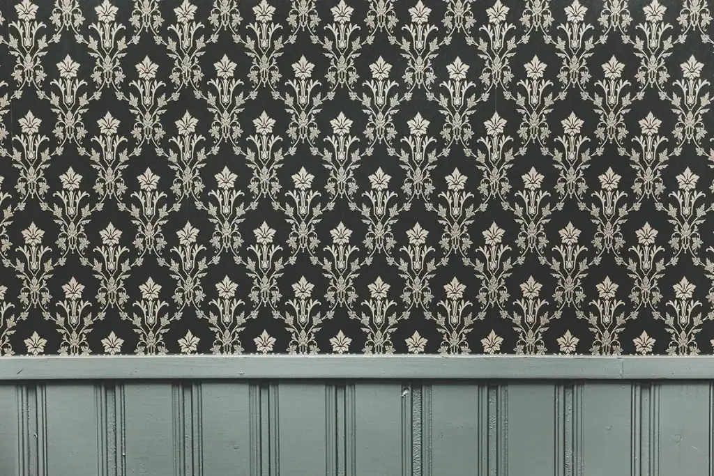 Paint vs. Wallpaper- What’s Best for Vienna, VA Homeowners?